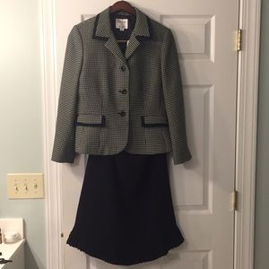 Beautiful like new suit